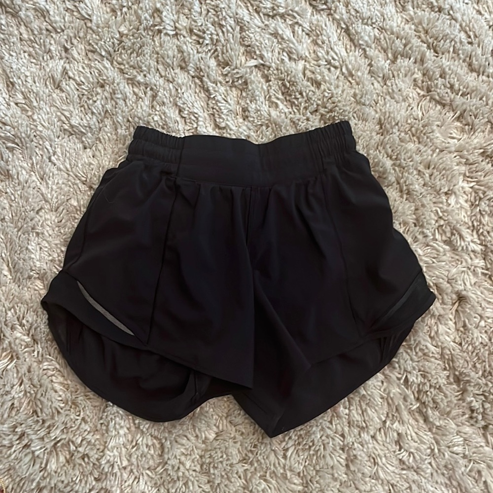 Lululemon black hotty hot shorts 4 inch size 4